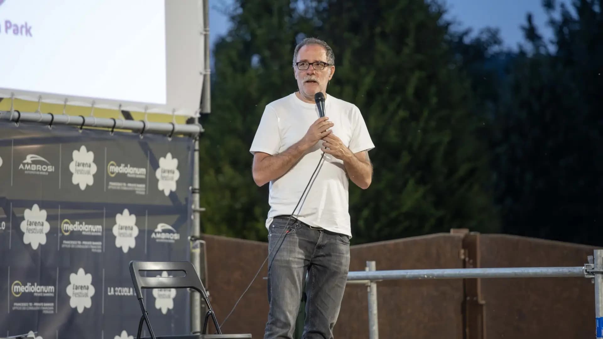 Valerio Mastandrea inaugura Fuori Post