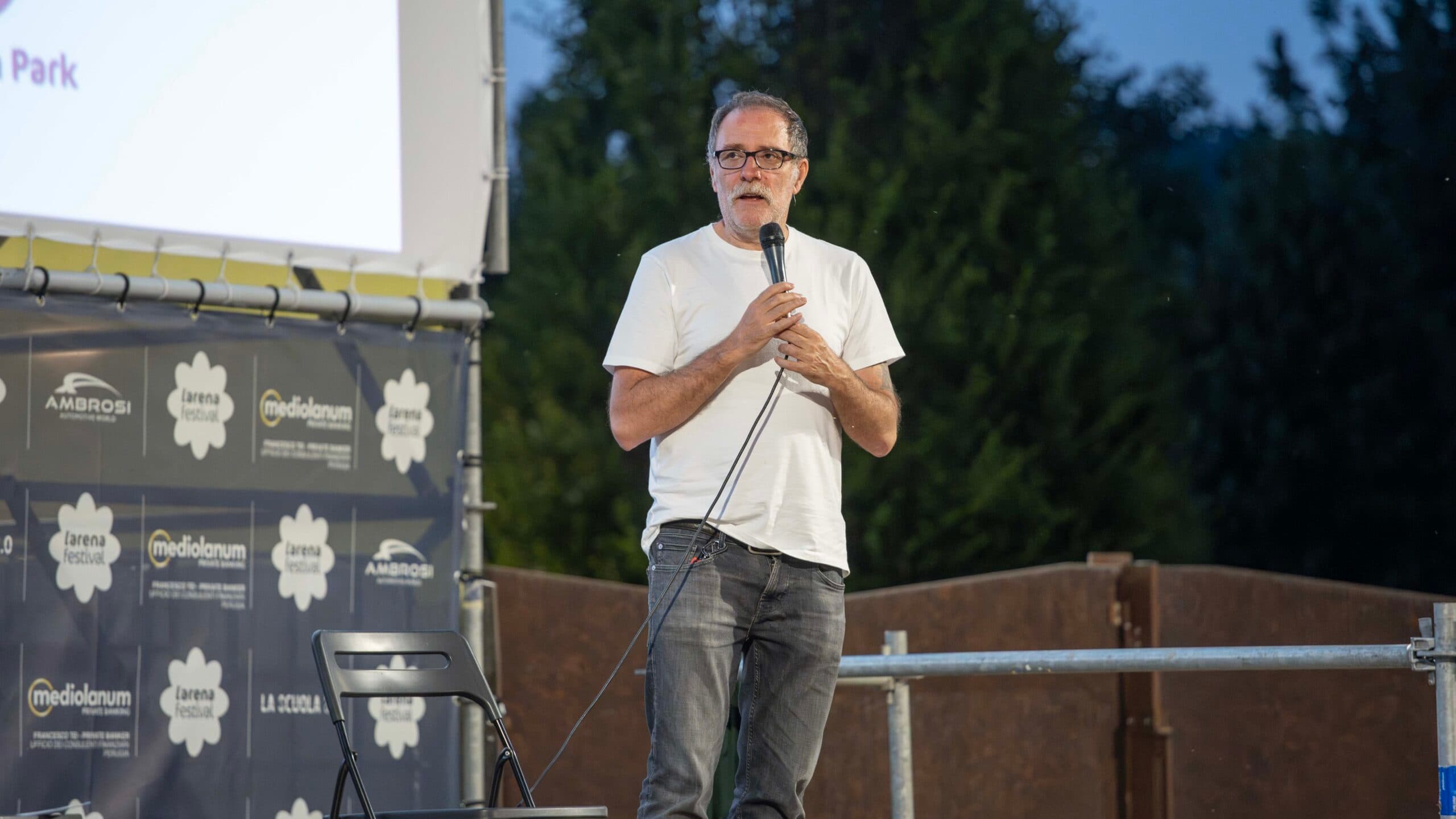 Valerio Mastandrea inaugura Fuori Post