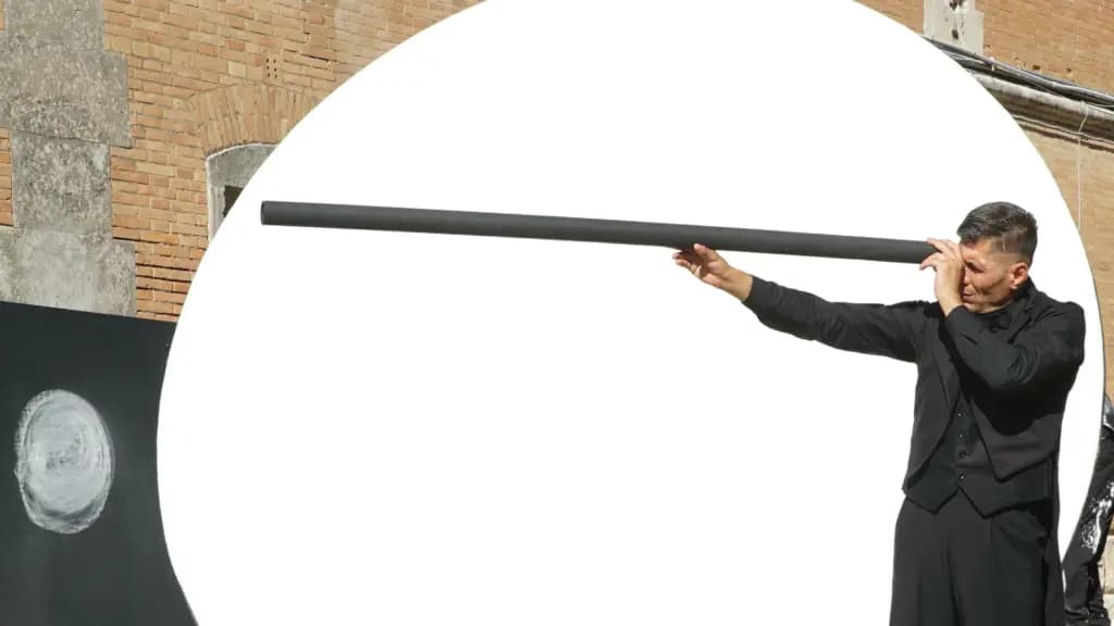 Qui è altrove